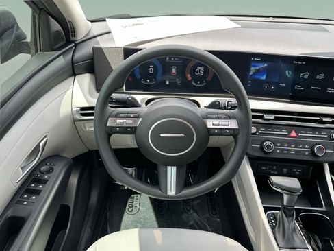 New 2026 Hyundai Tucson SE image 8