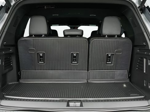 New 2026 Chevrolet Traverse LT w/ Driver Confidence Package image 8