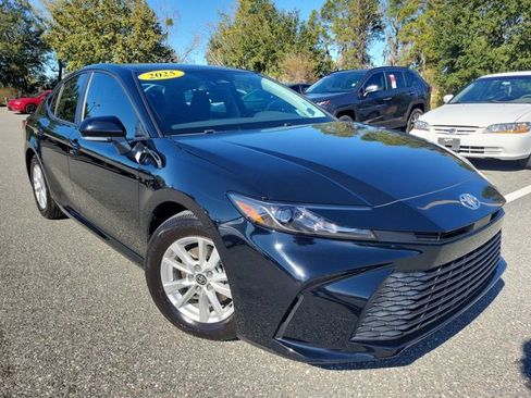 Used 2025 Toyota Camry LE image 8
