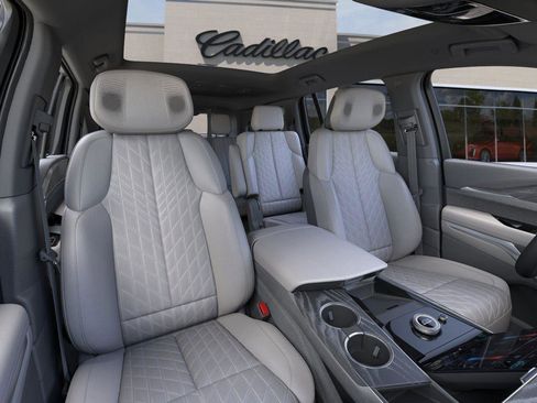 New 2025 Cadillac Escalade IQ Luxury 1 w/ Smart Trailering package image 16