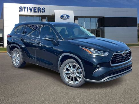 Used 2021 Toyota Highlander Limited FWD image 1