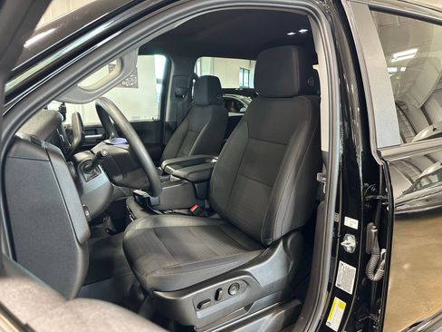 Used 2024 Chevrolet Silverado 2500 Custom w/ Custom Value Package image 13