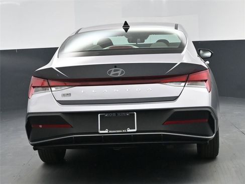 New 2026 Hyundai Elantra SE image 21