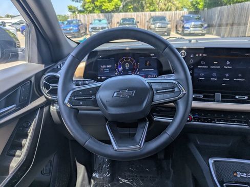 Used 2026 Chevrolet Equinox ACTIV w/ Convenience Package III FWD image 16