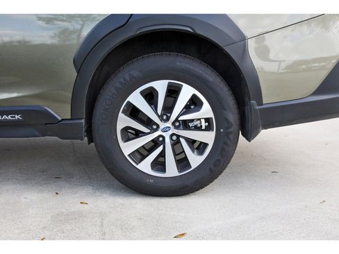 Certified 2025 Subaru Outback Premium image 31