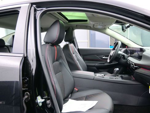 New 2026 Nissan Sentra SR w/ SR Premium Package FWD image 11