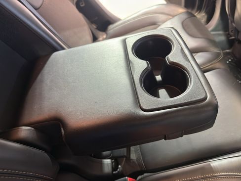 Used 2018 Jeep Cherokee Latitude Plus w/ Comfort/Convenience Group image 25