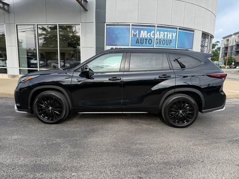 Used 2025 Toyota Highlander XSE AWD/4WD image 2