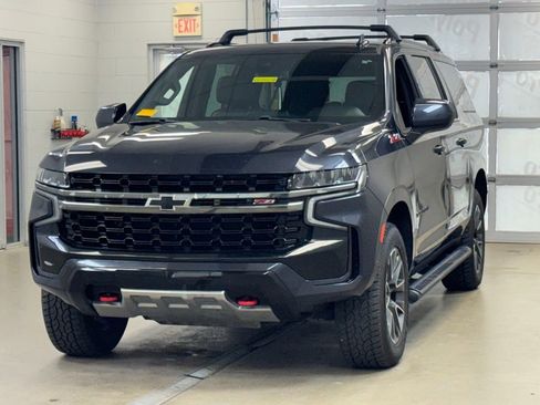 Used 2022 Chevrolet Suburban Z71 image 3