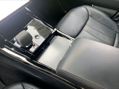 Used 2024 Land Rover Range Rover Sport SE image 16