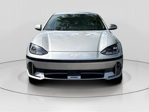 Used 2024 Hyundai Ioniq 6 SE RWD image 2
