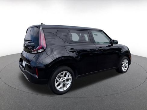 Used 2025 Kia Soul LX w/ LX Technology Package FWD image 14
