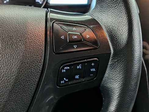 Used 2017 Ford Explorer XLT w/ Equipment Group 202A AWD/4WD image 27