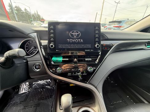 Used 2024 Toyota Camry XLE w/ Cold Weather Package FWD image 11