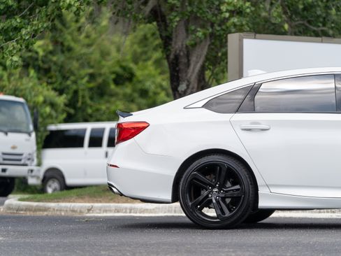 Used 2018 Honda Accord Sport image 6