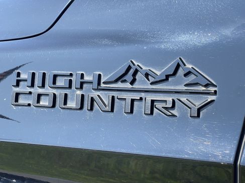 Used 2021 Chevrolet Suburban High Country AWD/4WD image 24