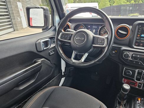 Used 2023 Jeep Gladiator Mojave w/ Cold Weather Group AWD/4WD image 9