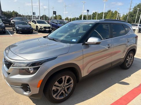 Used 2023 Kia Seltos S w/ Navigation Package FWD image 1