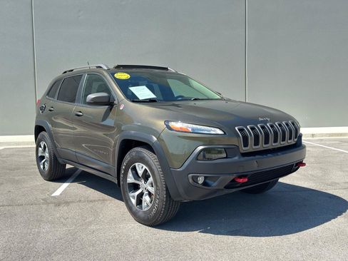 Used 2015 Jeep Cherokee Trailhawk w/ Comfort/Convenience Group AWD/4WD image 8
