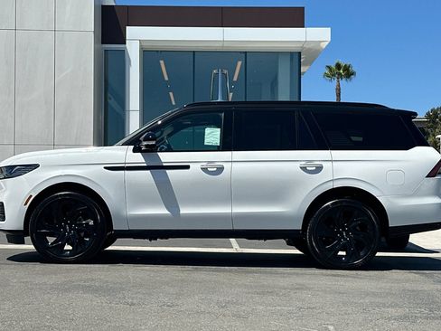 New 2026 Lincoln Navigator Black Label AWD/4WD image 6