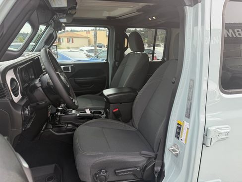 Used 2024 Jeep Wrangler Willys image 16
