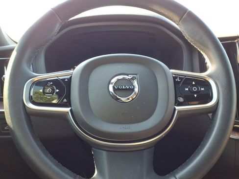 Certified 2024 Volvo XC60 B5 Plus w/ Protection Package Premier AWD/4WD image 28