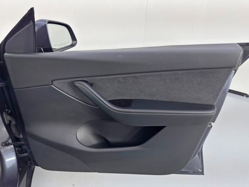 Used 2021 Tesla Model Y Long Range image 44