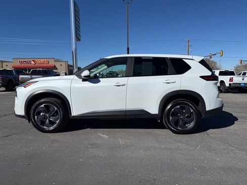 Used 2025 Nissan Rogue SV image 4