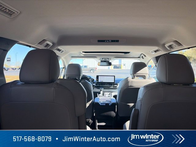 Used 2025 Toyota Sienna XLE FWD image 20