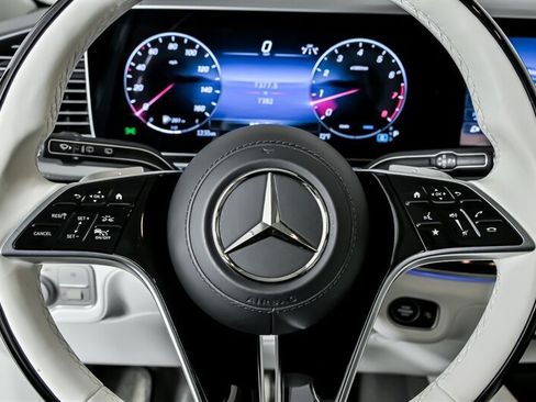 Used 2024 Mercedes-Benz Maybach GLS 600 4MATIC image 30