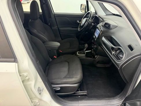 Used 2018 Jeep Renegade Altitude AWD/4WD image 28