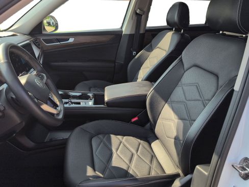 Used 2024 Volkswagen Atlas SE image 9