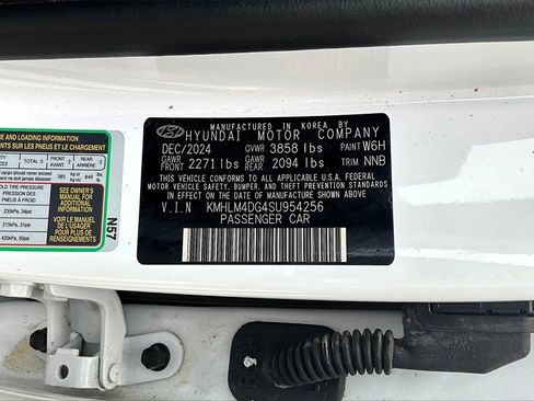 Certified 2025 Hyundai Elantra Sport image 35