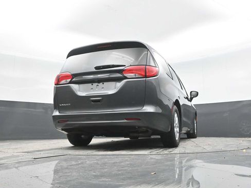 Used 2022 Chrysler Voyager LX image 44