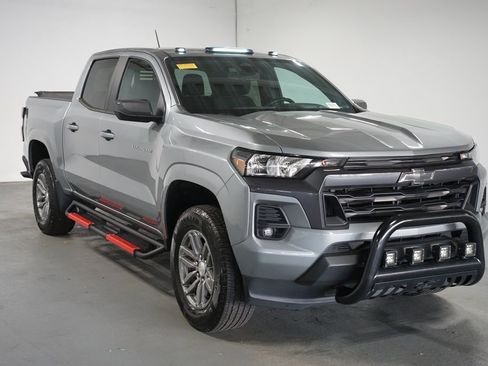 Used 2024 Chevrolet Colorado LT w/ LT Convenience Package image 3