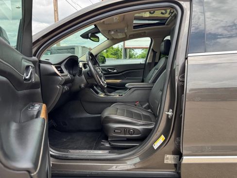 Used 2019 GMC Acadia Denali w/ Technology Package AWD/4WD image 12