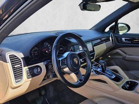 Used 2019 Porsche Cayenne w/ Premium Plus Package image 10