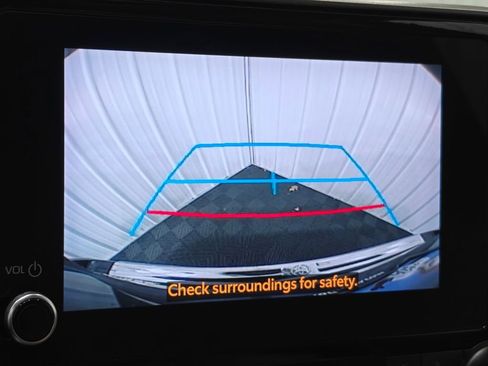 Used 2023 Toyota Highlander XLE AWD/4WD image 7