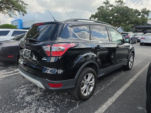 Used 2018 Ford Escape SE FWD image 3