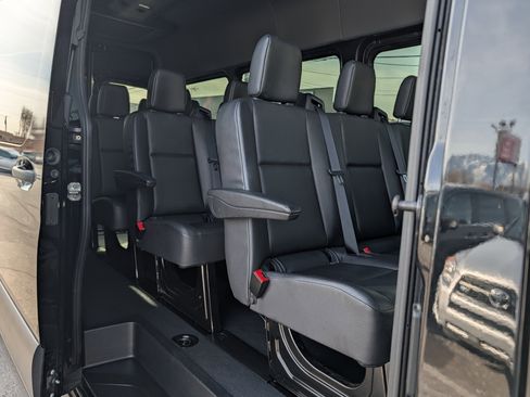 Used 2024 Mercedes-Benz Sprinter 2500 image 21