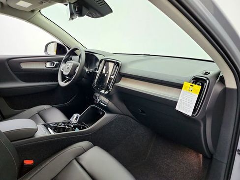 New 2026 Volvo XC40 B5 Ultra w/ Climate Package AWD/4WD image 17