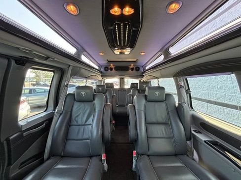 Used 2017 GMC Savana 2500 Extended RWD image 2