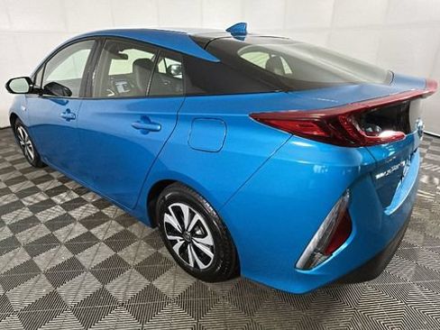 Used 2019 Toyota Prius Prime Premium FWD image 4