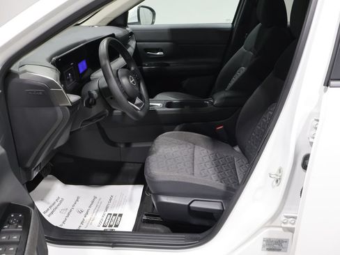 Used 2025 Nissan Kicks SV AWD/4WD image 11