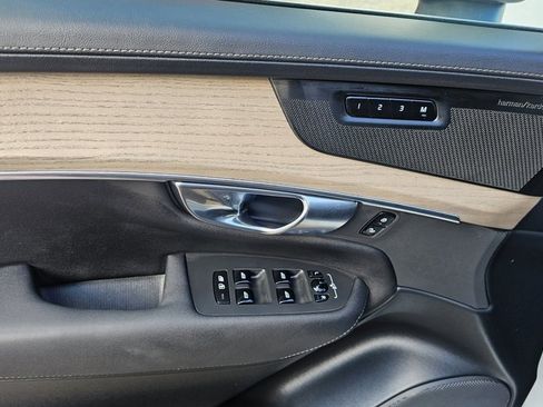 Certified 2025 Volvo XC90 T8 Plus w/ Protection Package Premier image 18