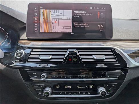 Used 2022 BMW 530i w/ Premium Package image 15