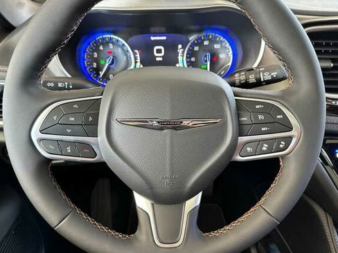 New 2026 Chrysler Pacifica Pinnacle image 23