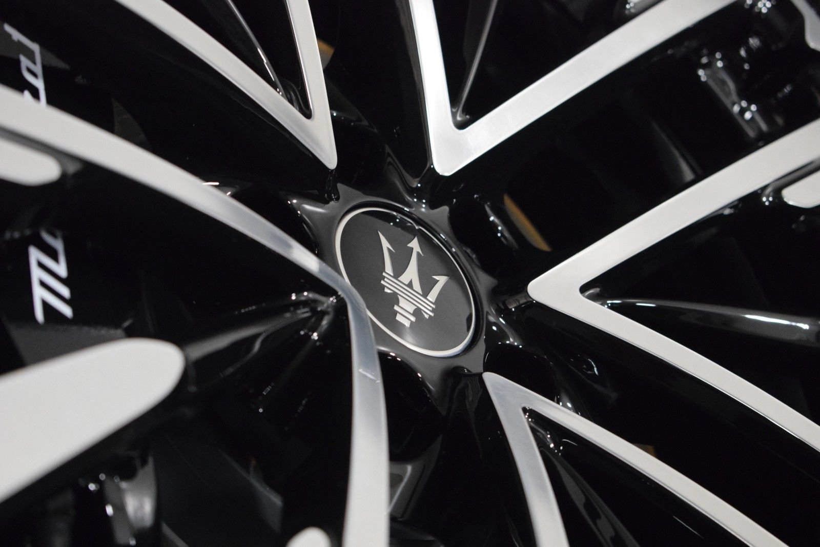 Certified 2025 Maserati Grecale Modena AWD/4WD image 17
