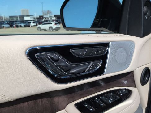 Used 2021 Lincoln Navigator Reserve w/ Luxury Package image 17