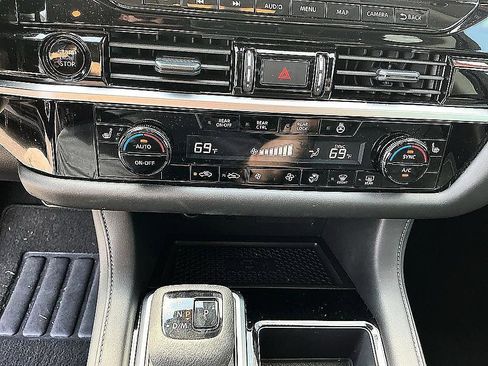 Certified 2025 Nissan Pathfinder SL AWD/4WD image 19